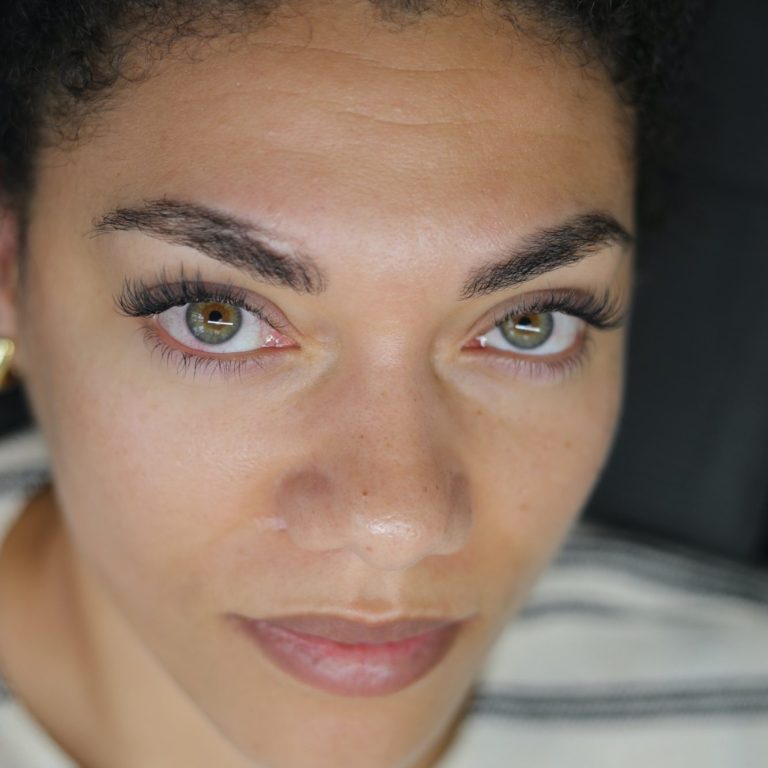 Salon apaisant à Gradignan, dédié aux extensions de cils et soins du regard Institut de beauté Œil de Nout à Gradignan, non genré et spécialisé dans le regard